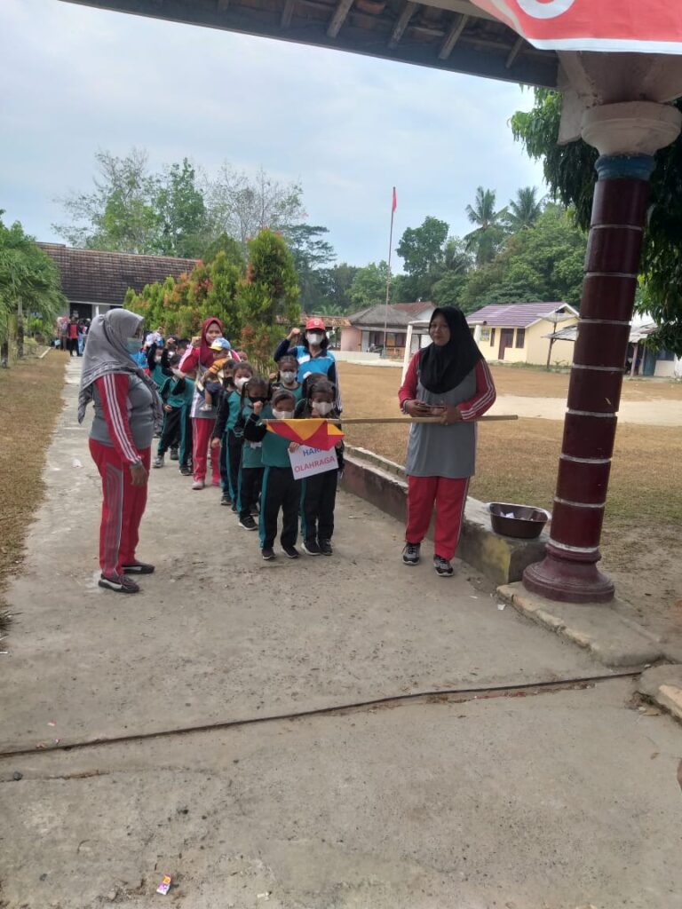 Jalan Sehat SD Negeri Sumber Rejo Dalam Rangka Hari olahraga Nasional
